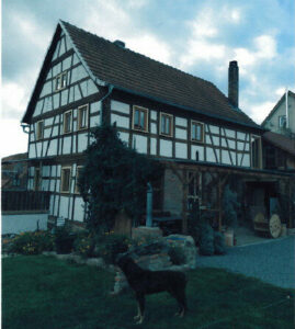 Herr Menninger erweckte das Fachwerkhaus in Reyersbach aus dem Dornröschenschlaf (Foto: Menninger)